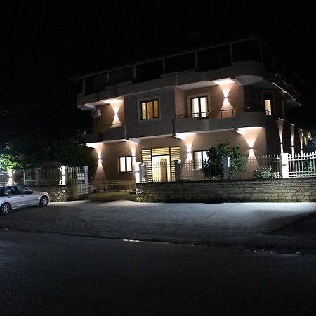 Hotel Vila Maledhi Berat Esterno foto